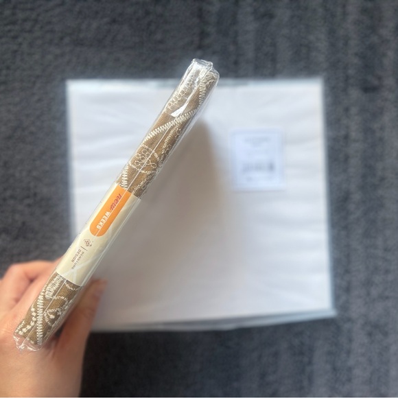 Weeks Planner + Clear Cover on Cover - Picture 2 of 7